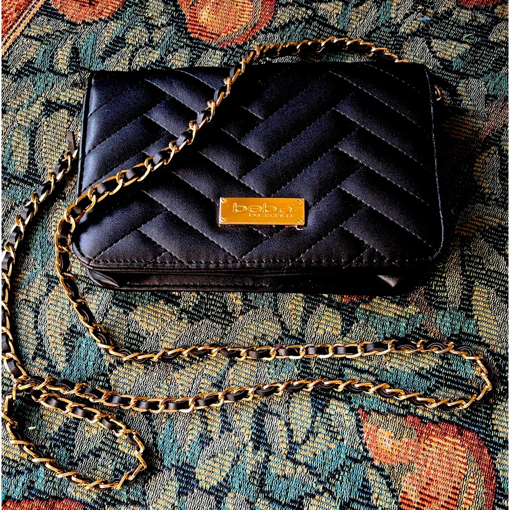 NWOT Bebe Sophia small crossbody  bag, removable gold link/ faux leather strap
